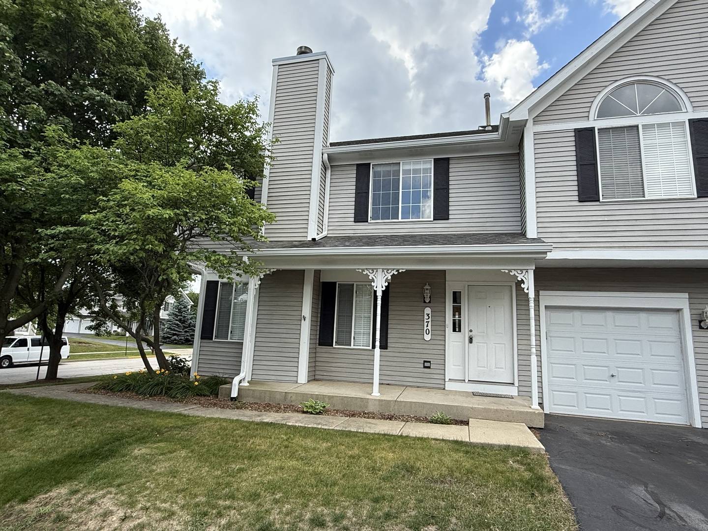 South Elgin, IL 60177,370 Sandhurst LN #A