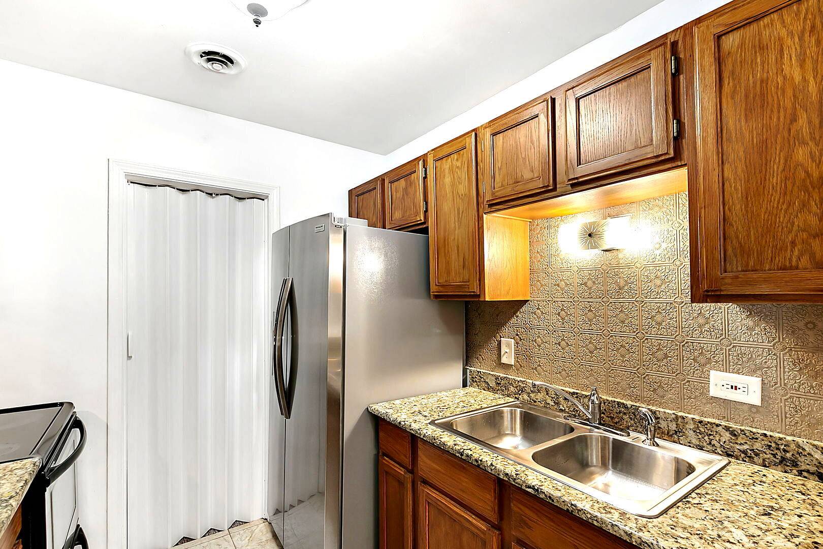 Oak Lawn, IL 60453,5641 Circle DR #104
