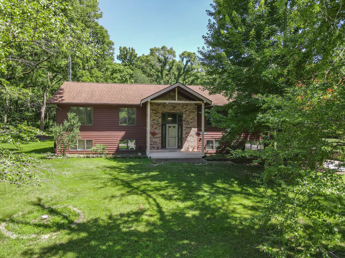 Momence, IL 60954,1391 N Riverside DR