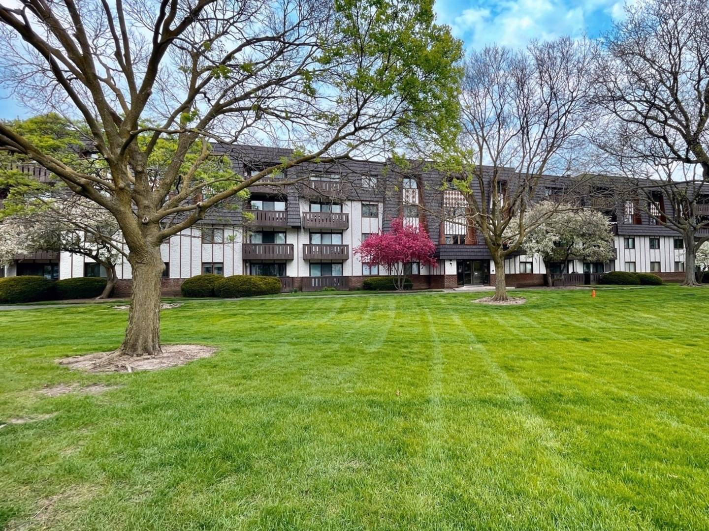 Lake Bluff, IL 60044,13000 W Heiden CIR #3106