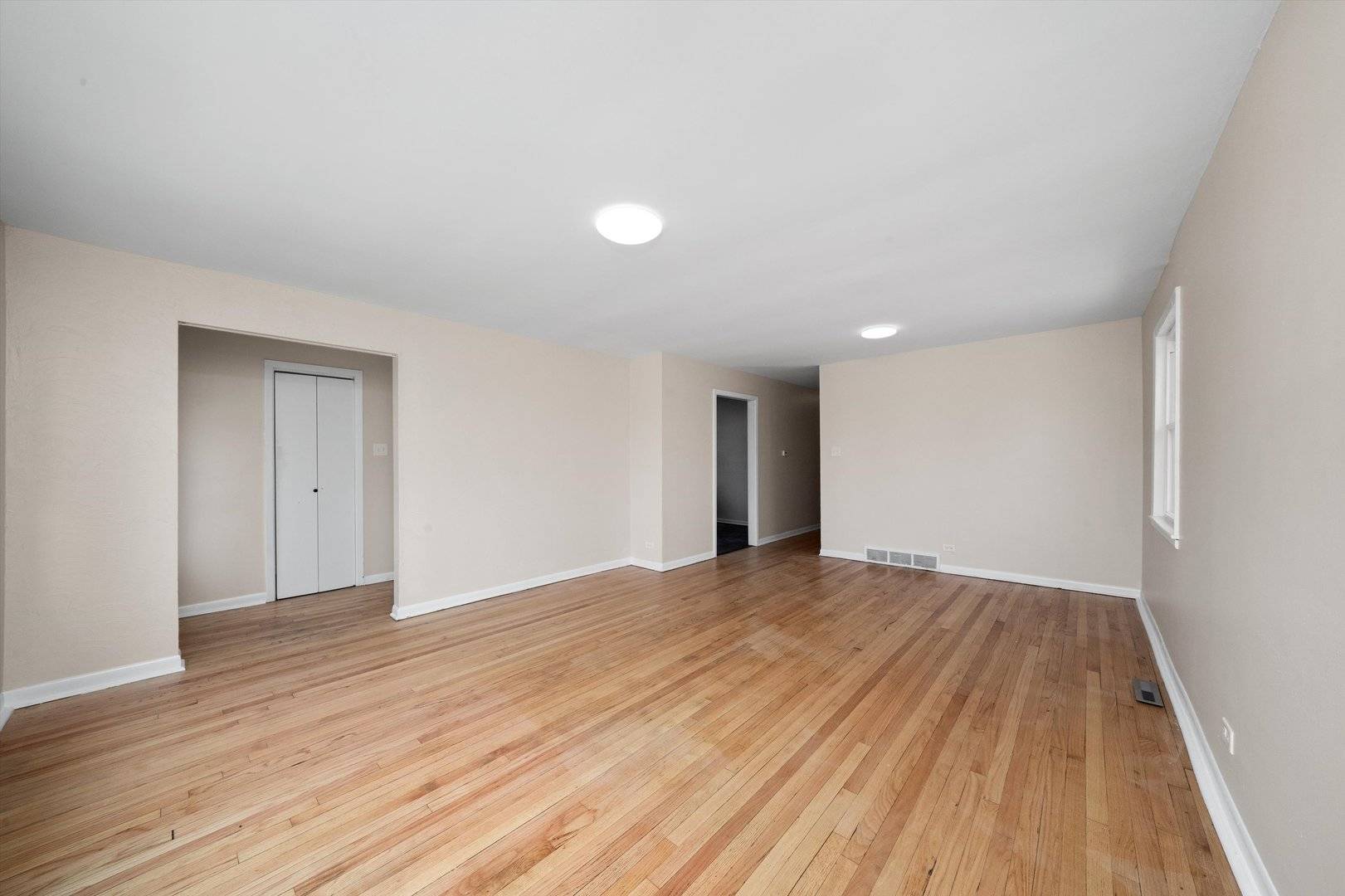 Chicago Heights, IL 60411,476 W 17th ST