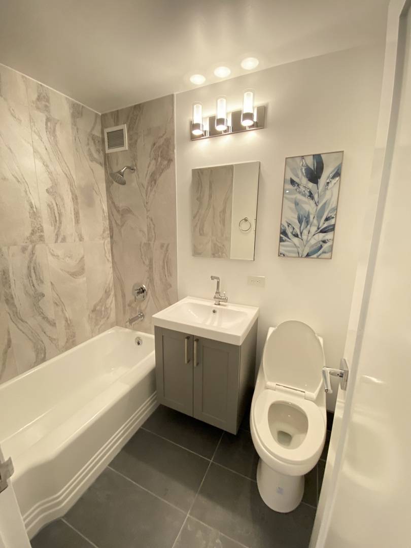 Chicago, IL 60657,3100 N Lake Shore DR #1310