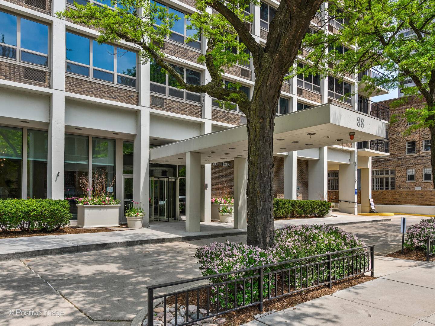 Chicago, IL 60610,88 W Schiller ST #2108L