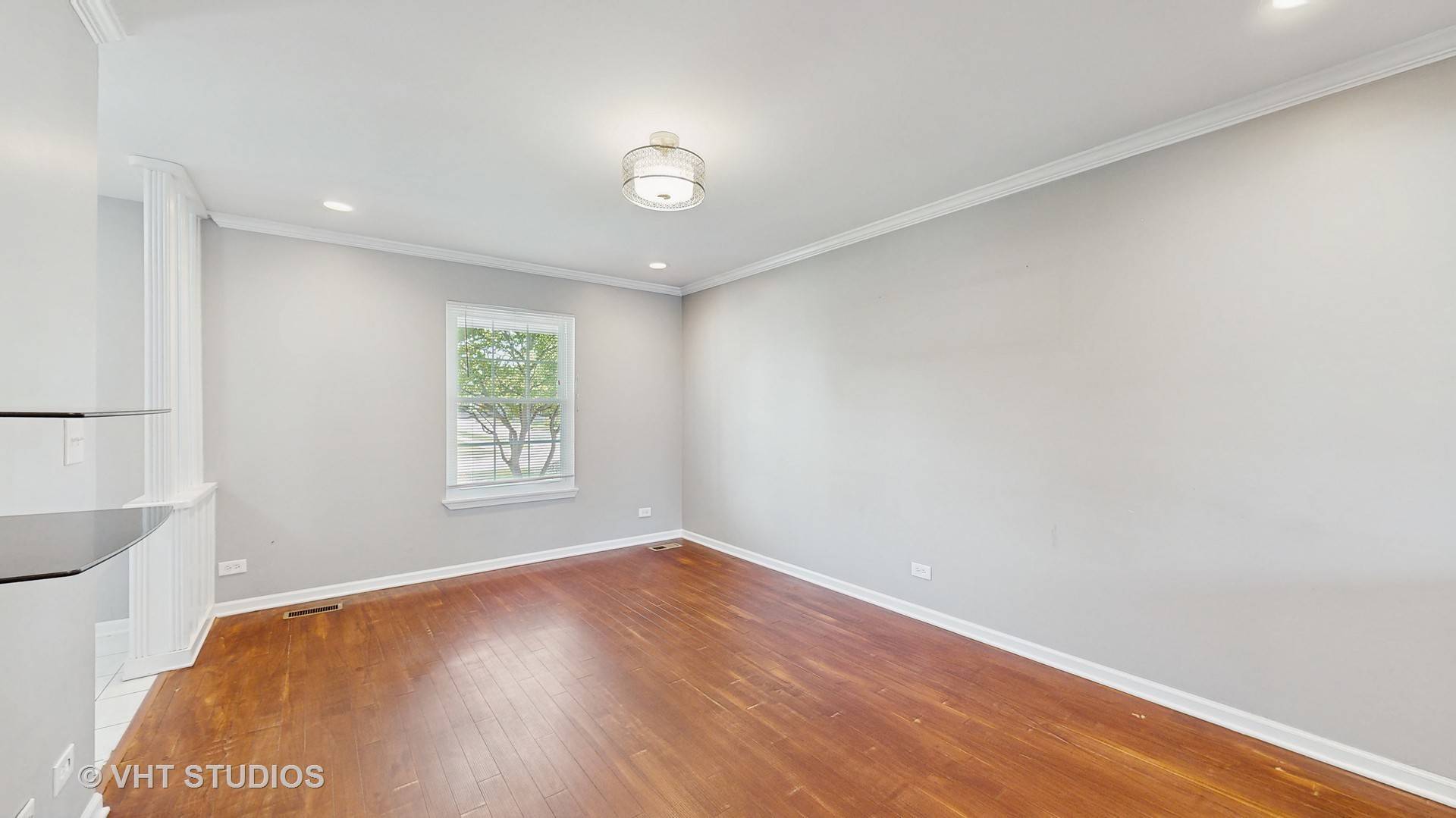 Mundelein, IL 60060,228 Dunton CT