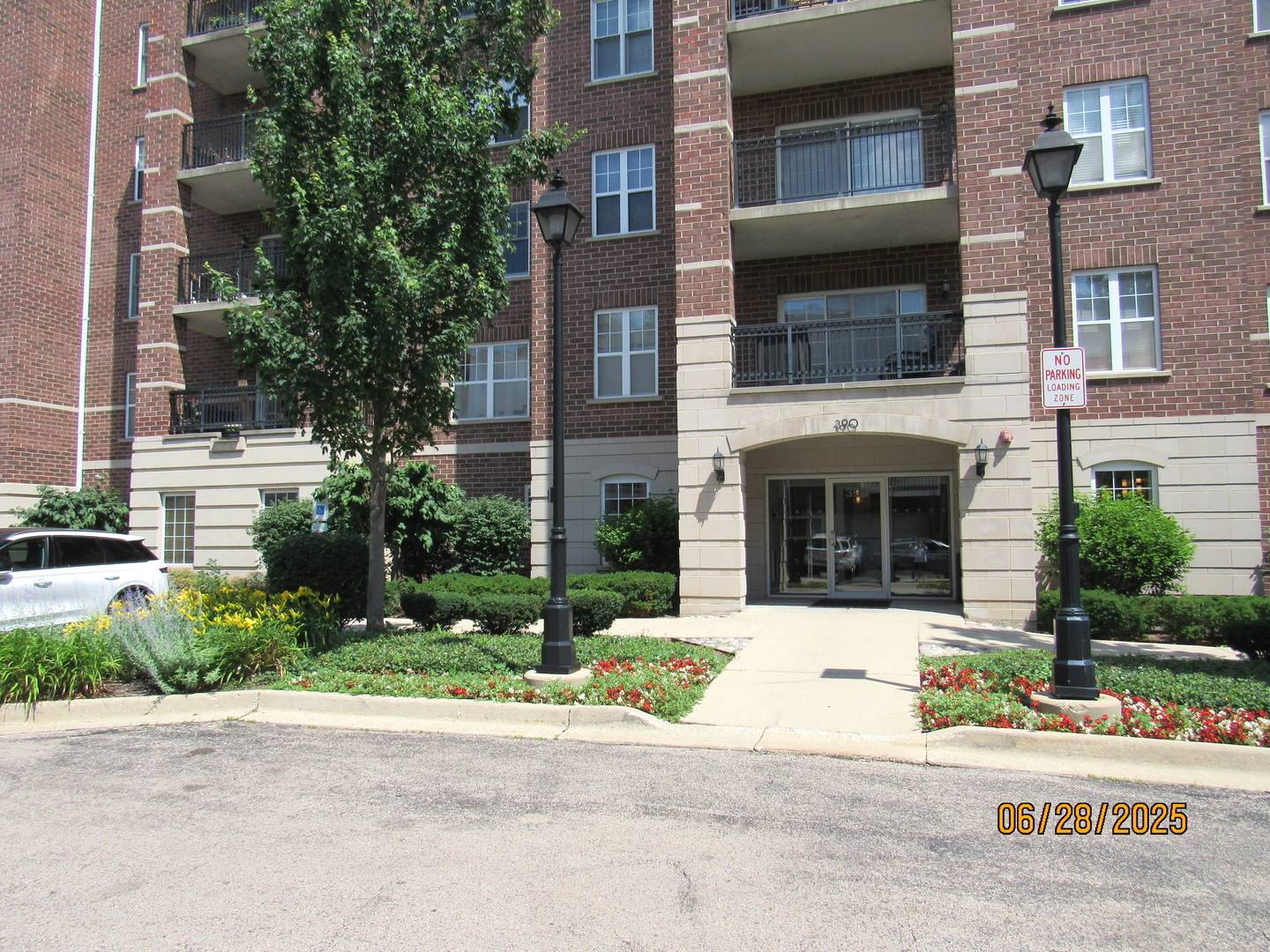 Palatine, IL 60067,390 W Mahogany CT #610