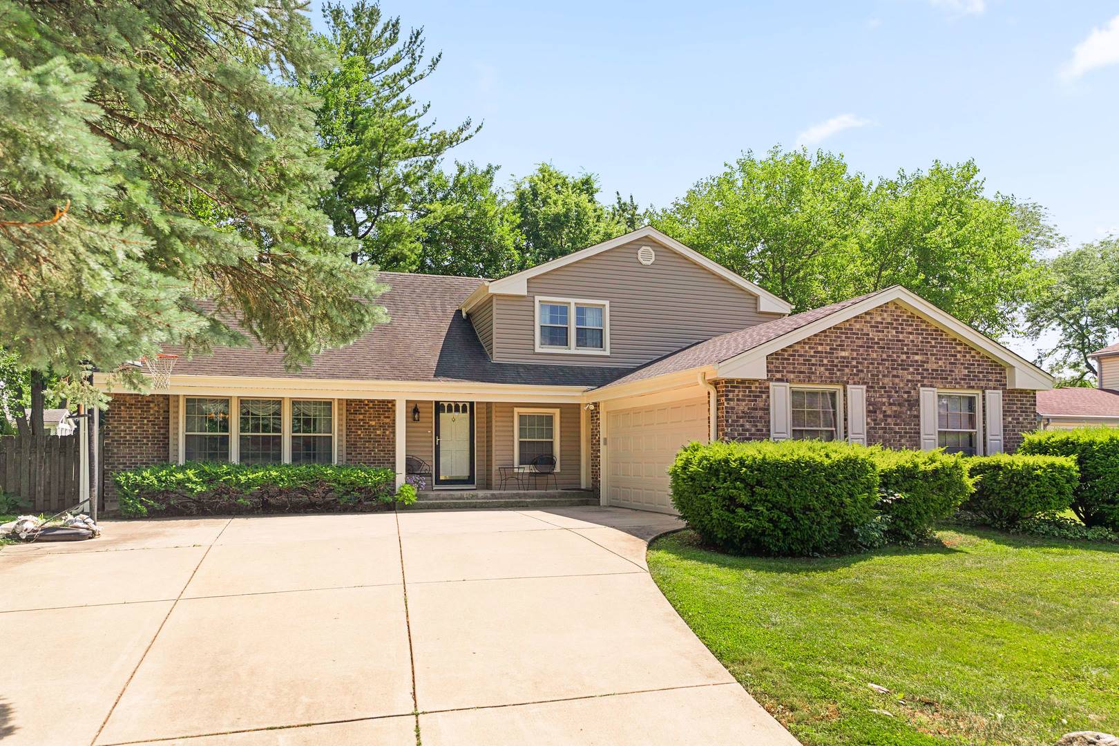 Naperville, IL 60563,608 Iroquois AVE