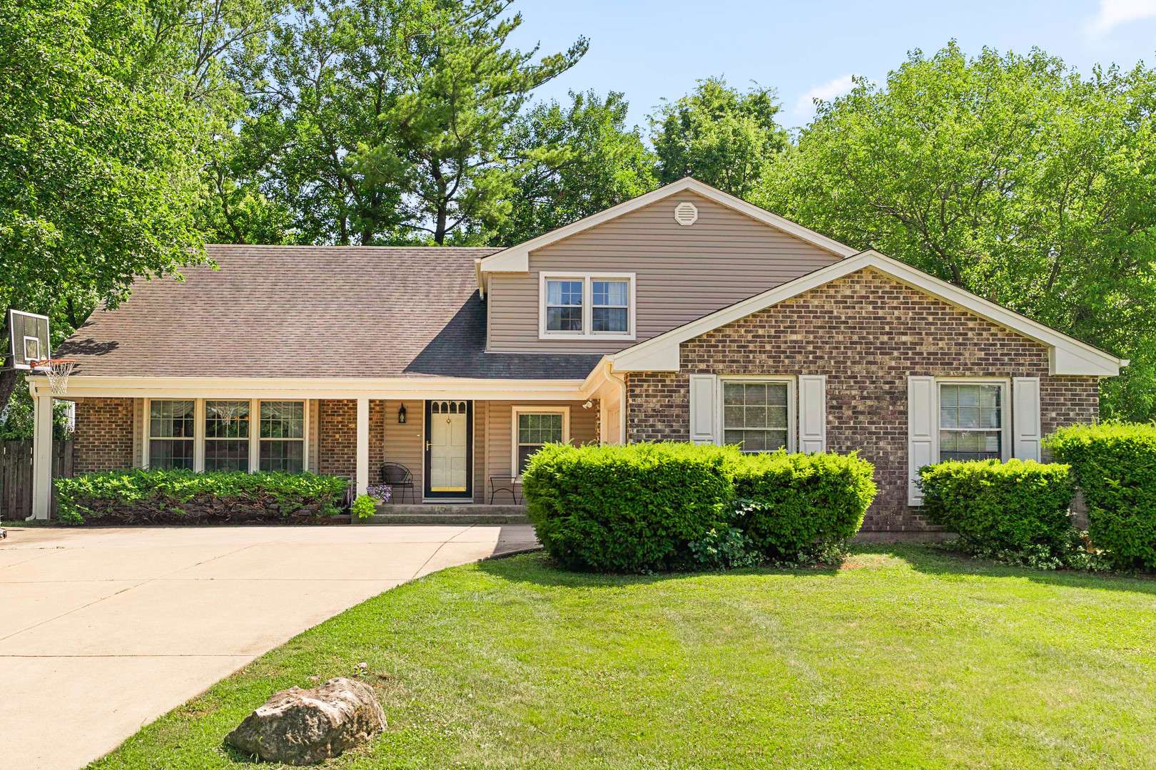 Naperville, IL 60563,608 Iroquois AVE