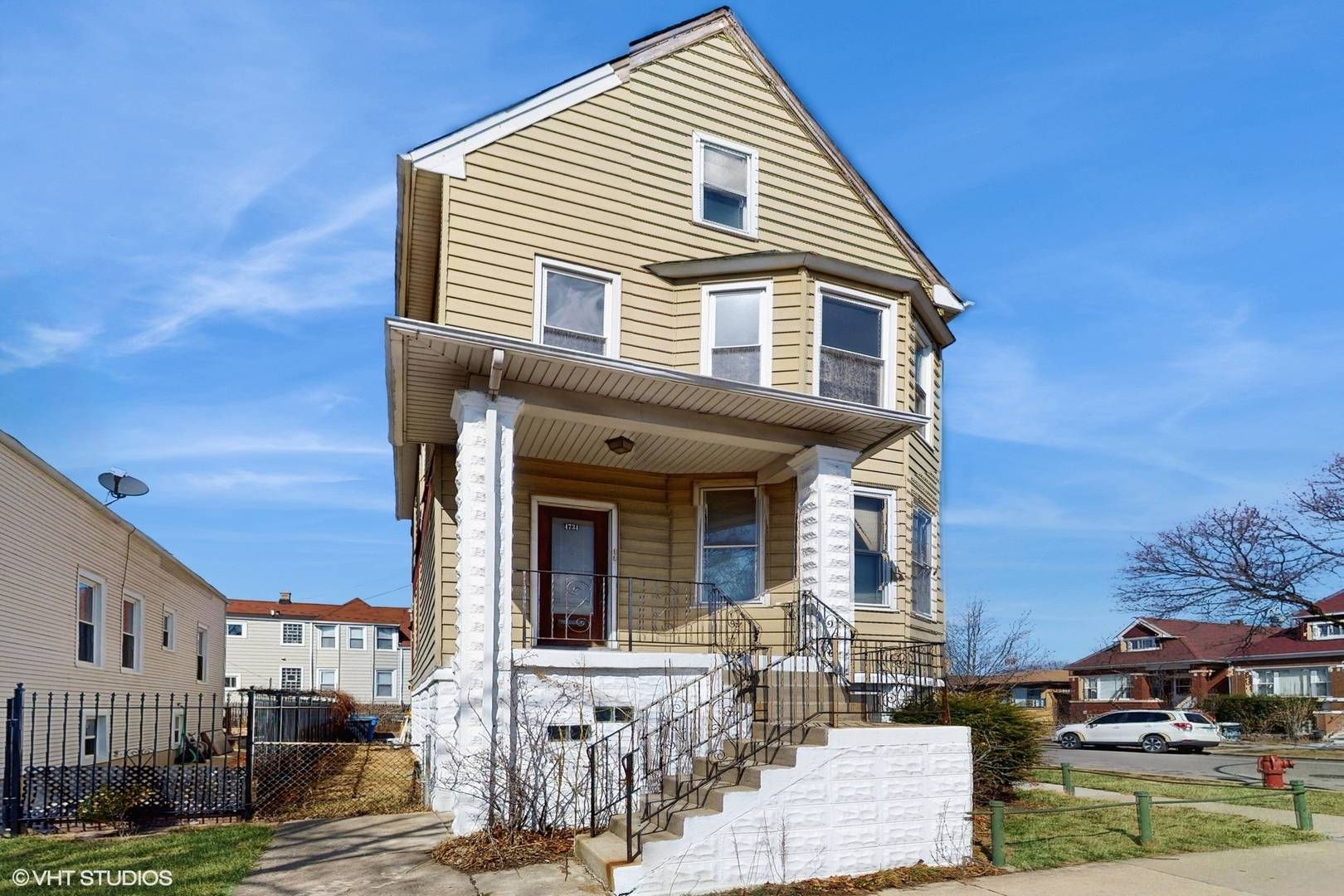 Chicago, IL 60639,4734 W Palmer ST