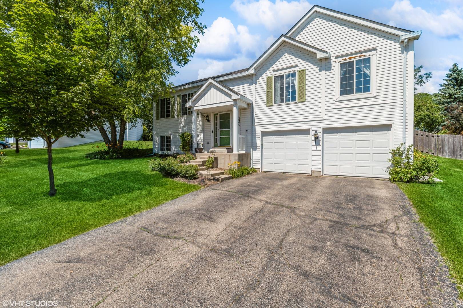Algonquin, IL 60102,235 Aberdeen DR
