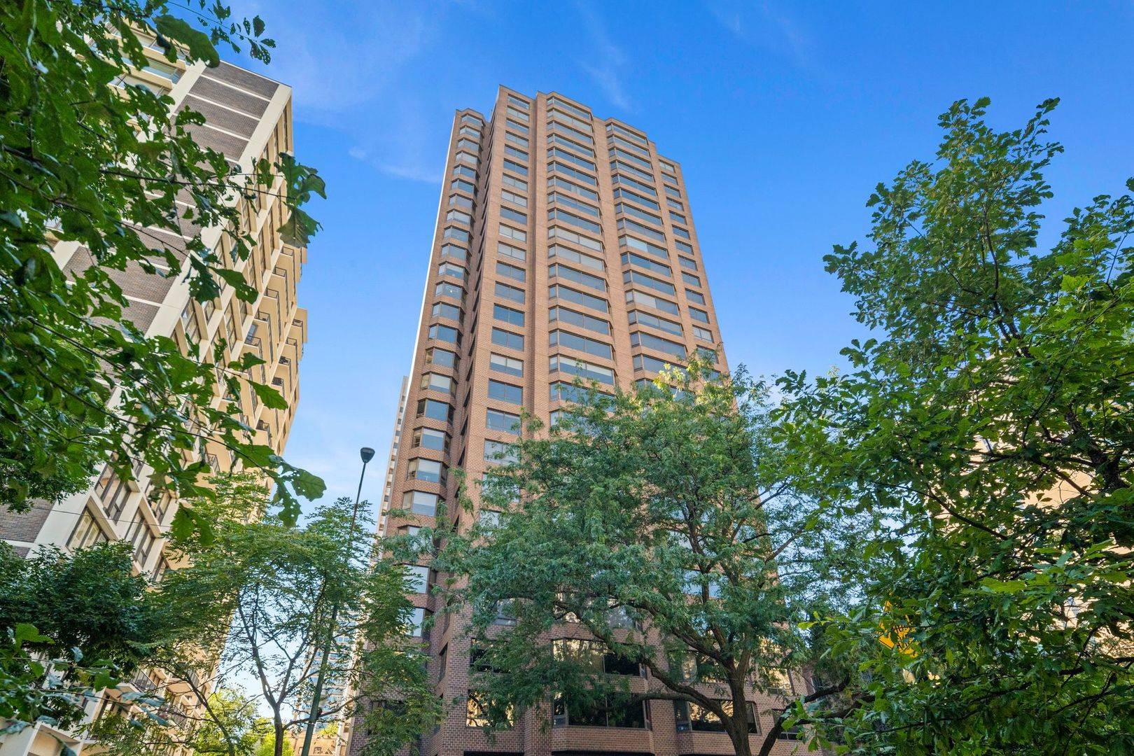 Chicago, IL 60610,1410 N State Pkwy #10B