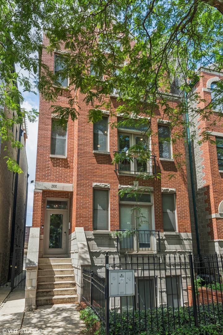 Chicago, IL 60618,2930 N Damen AVE #2