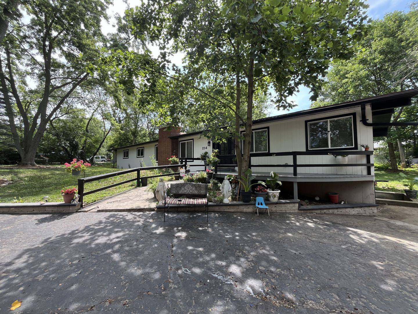 New Lenox, IL 60451,154 Barbara LN