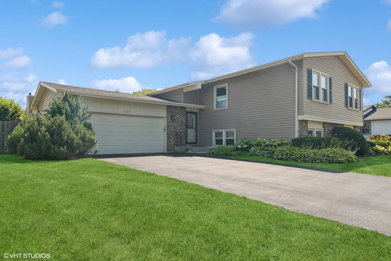 Hoffman Estates, IL 60192,4325 Sandlewood LN