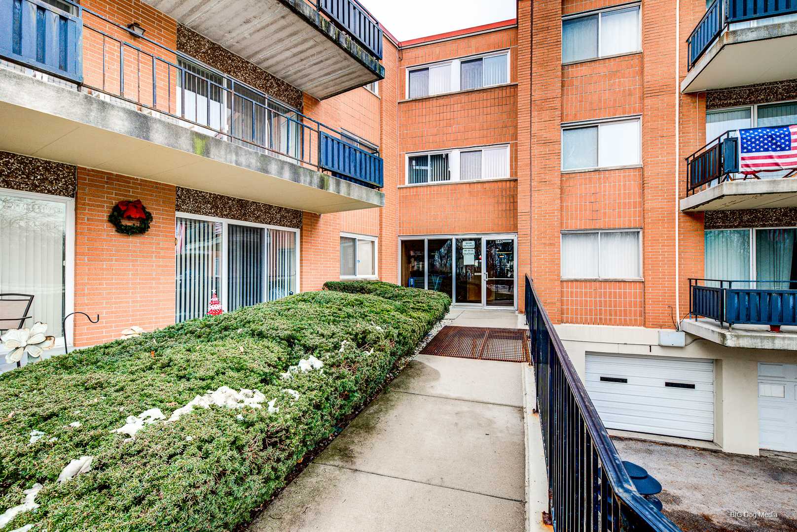Homewood, IL 60430,940 Holbrook RD #33B