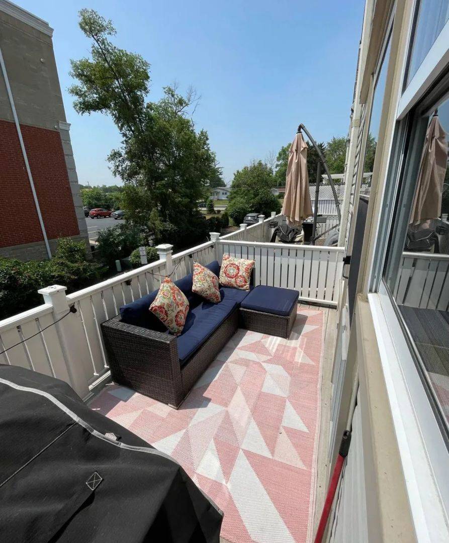 Bensenville, IL 60106,219 N Walnut ST #F