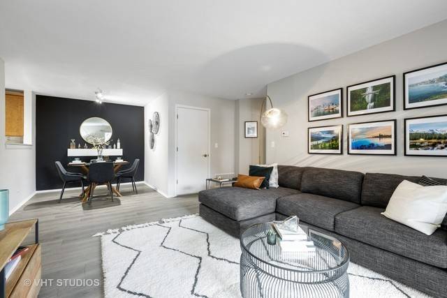 Schaumburg, IL 60173,1681 E Green Briar DR #3817
