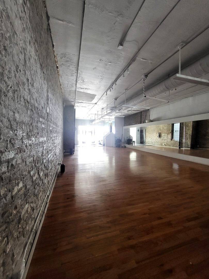 Chicago, IL 60622,1654 W Chicago AVE