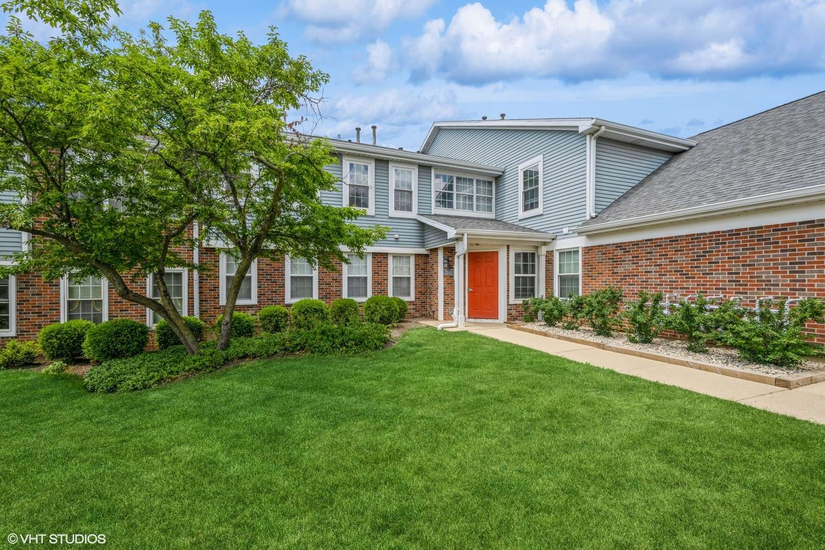 Palatine, IL 60067,260 W Lynn DR #7-5B