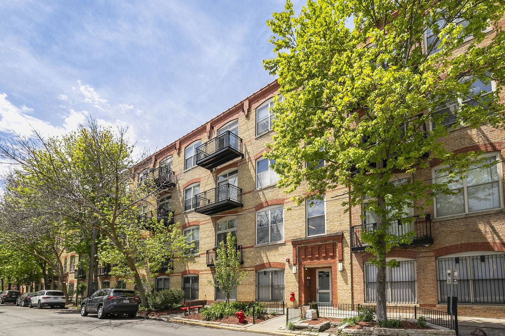 Chicago, IL 60647,1740 N MAPLEWOOD AVE #218