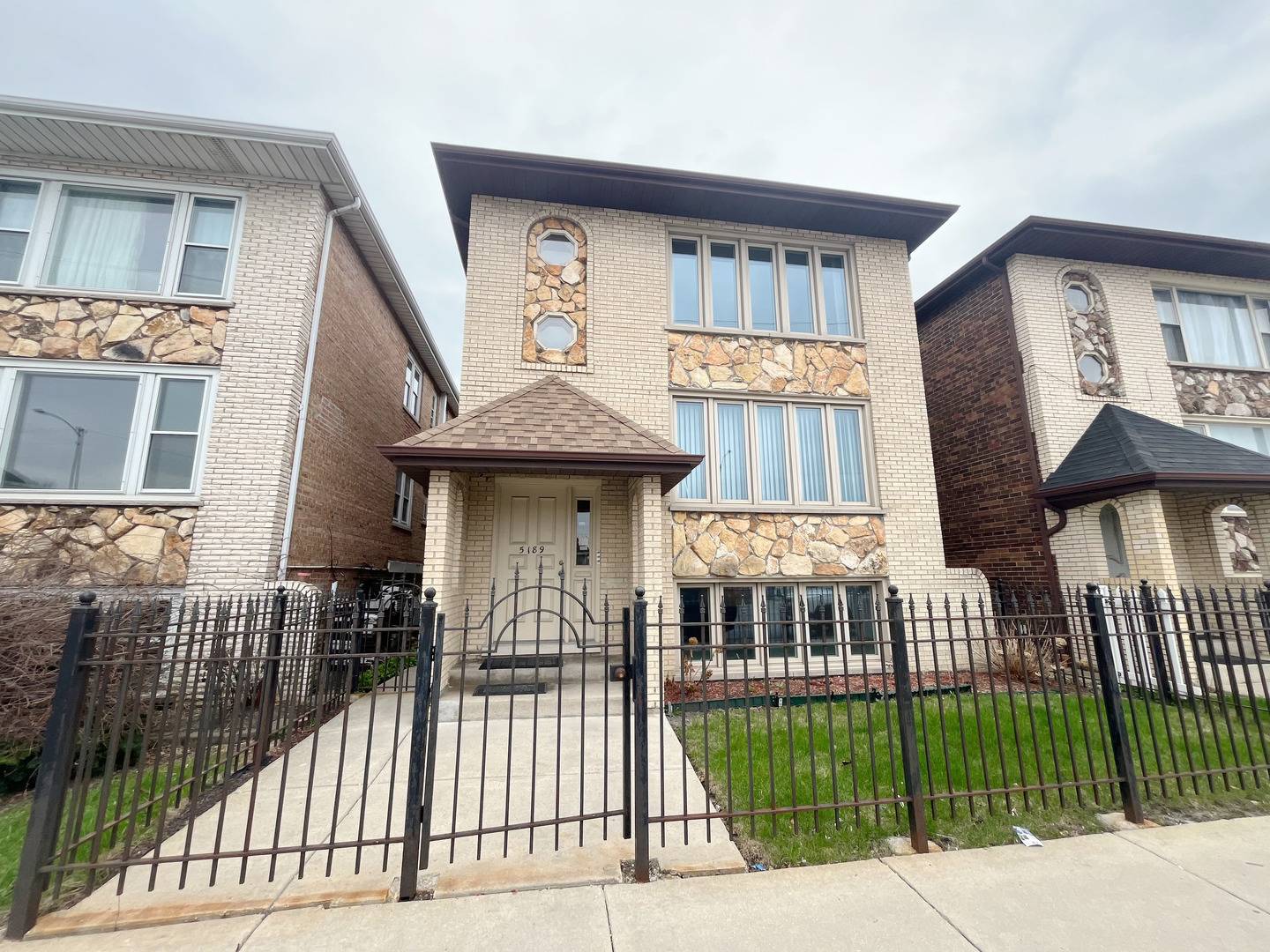 Chicago, IL 60632,5189 S Archer AVE #2