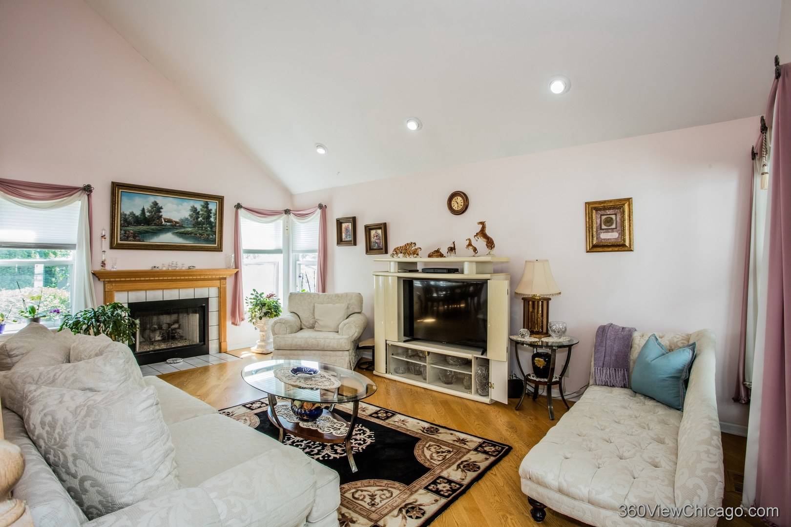 Round Lake Beach, IL 60073,2325 N Lenox CT