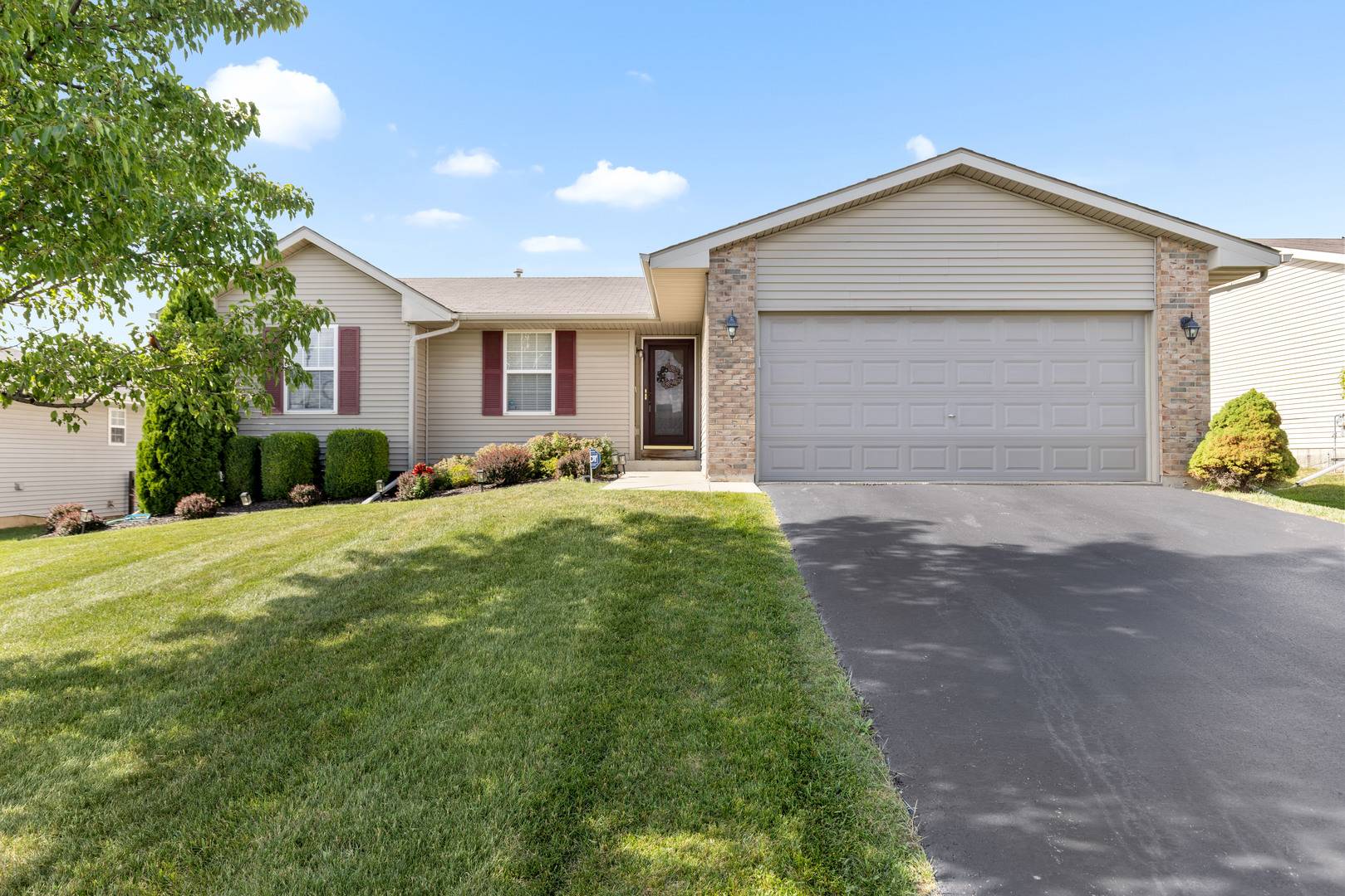 Machesney Park, IL 61115,3034 WARWICKSHIRE DR