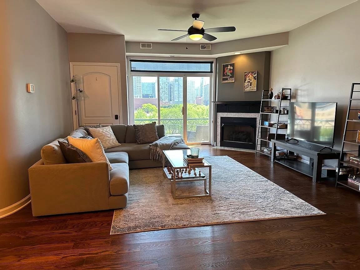 Chicago, IL 60642,680 N Green ST #611