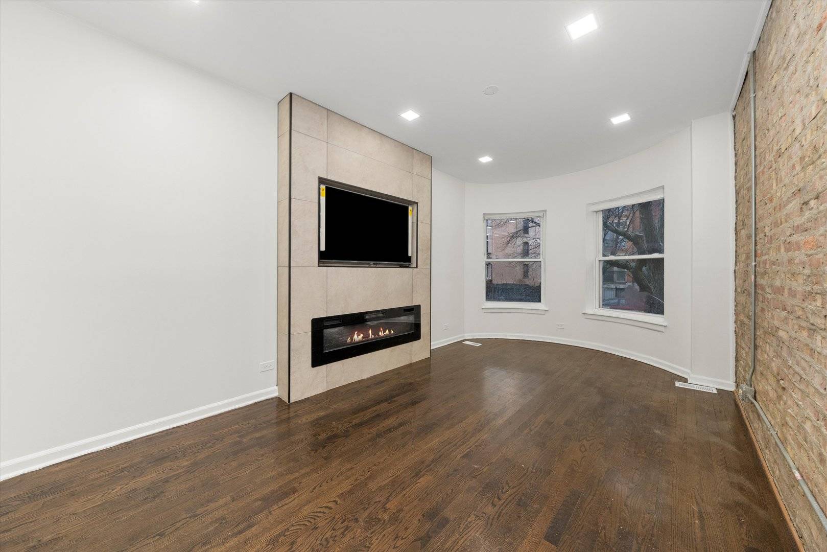 Chicago, IL 60615,4734 S Saint Lawrence AVE #1N