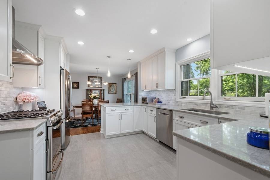 Glenview, IL 60025,2421 Swainwood DR