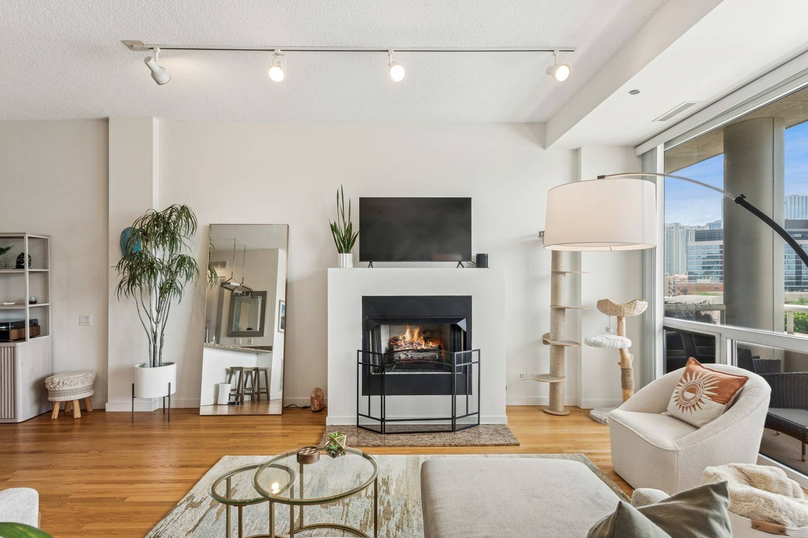 Chicago, IL 60642,950 W Erie ST #702