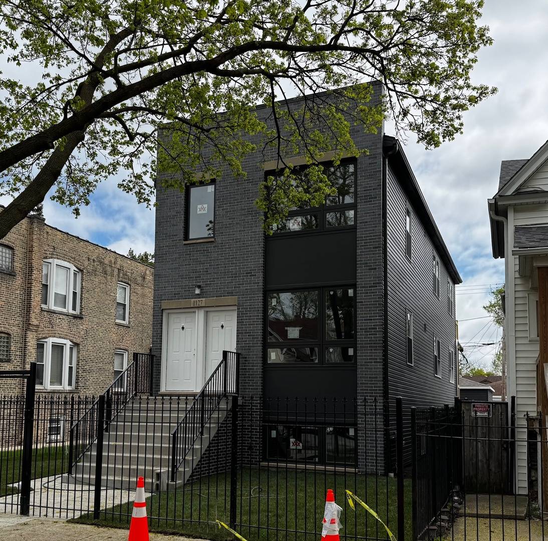Chicago, IL 60651,4256 W Augusta BLVD