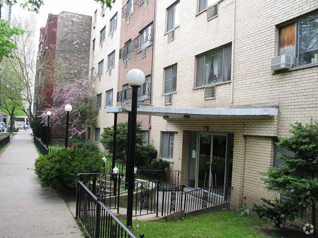 Chicago, IL 60657,2828 N Cambridge AVE #106