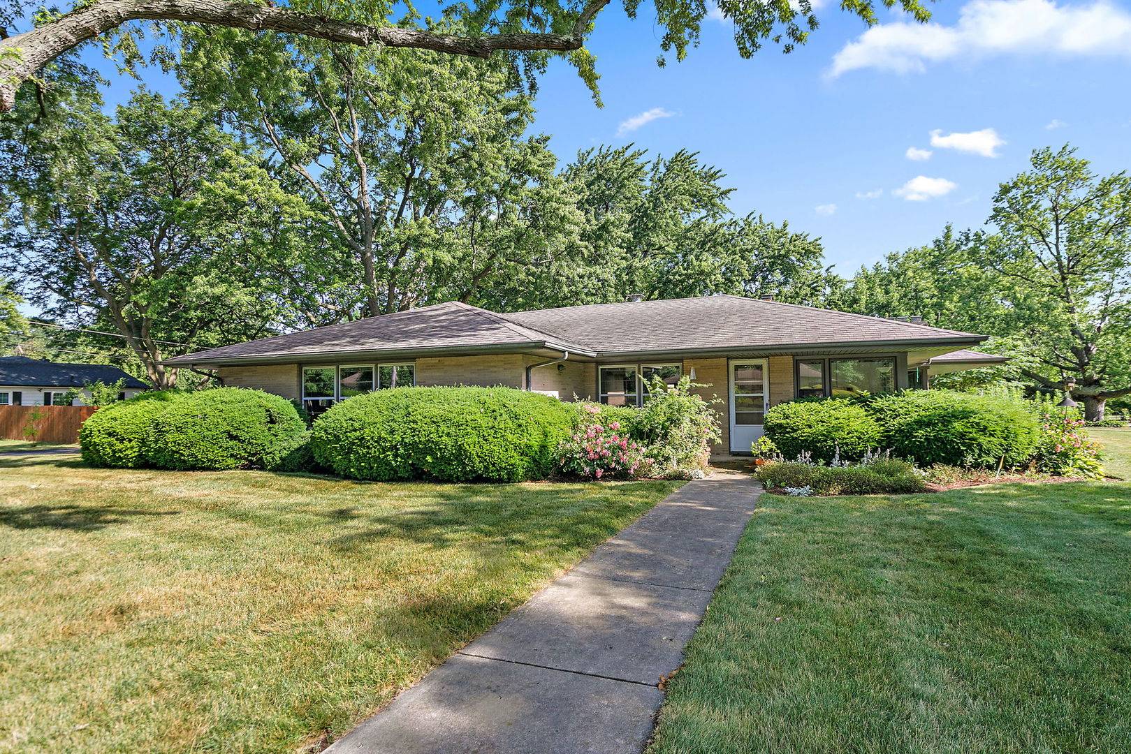 Elgin, IL 60123,306 Wing Park BLVD