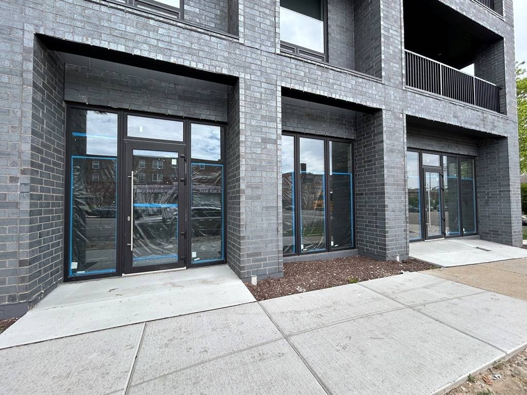 Chicago, IL 60625,5235 N Western AVE