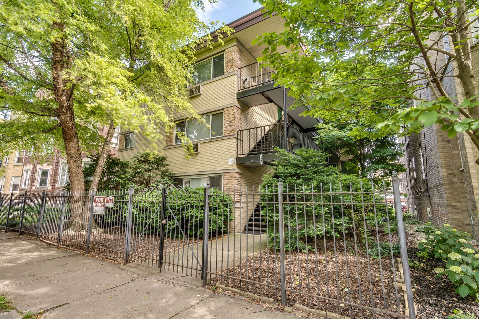 Chicago, IL 60625,2645 W Carmen AVE #101