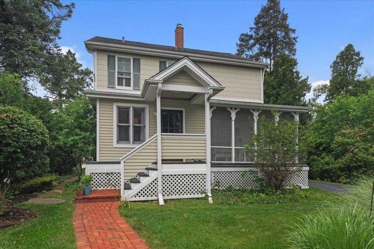 Arlington Heights, IL 60004,1109 N Dunton AVE