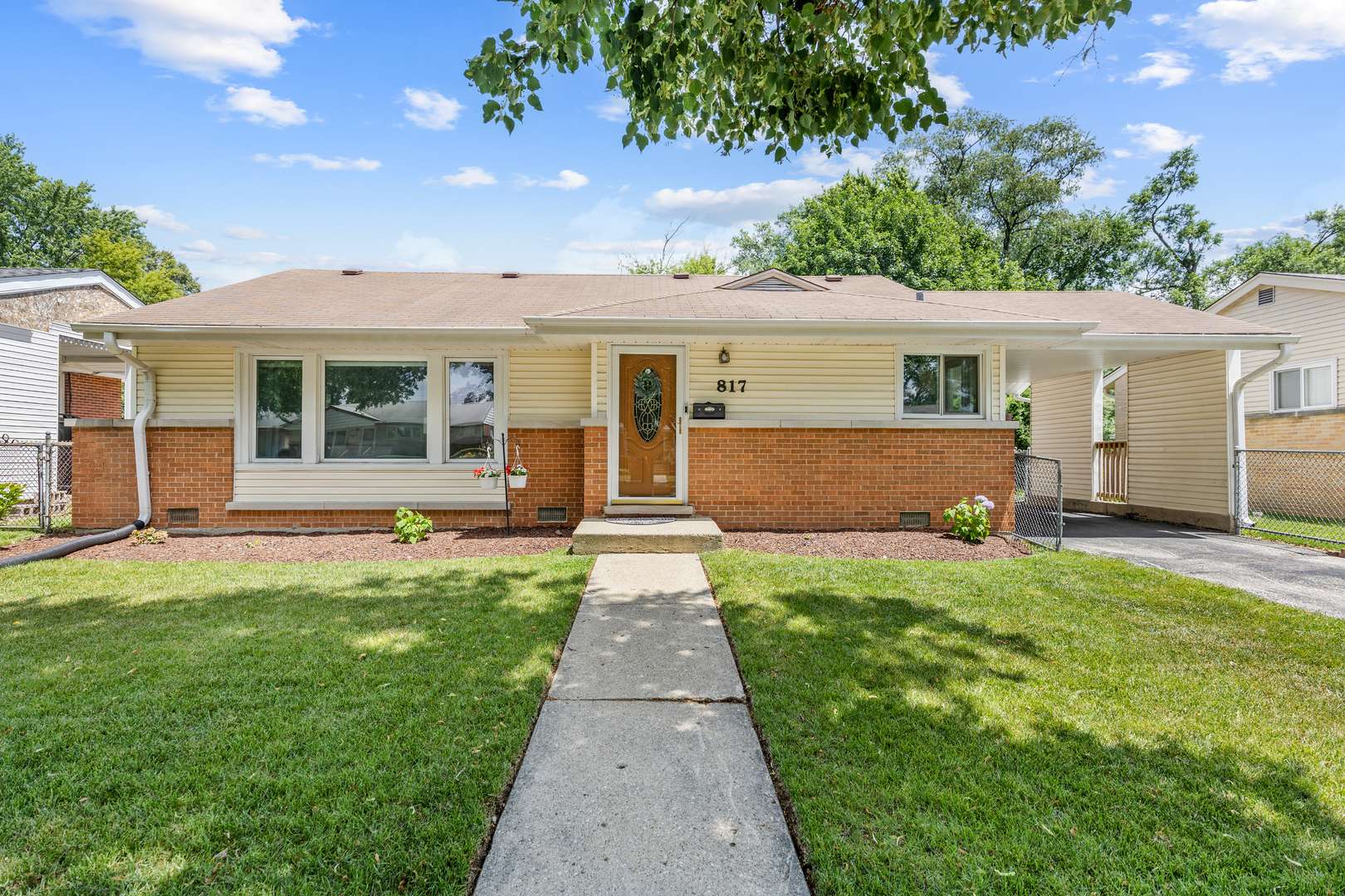 Arlington Heights, IL 60004,817 N Gibbons AVE