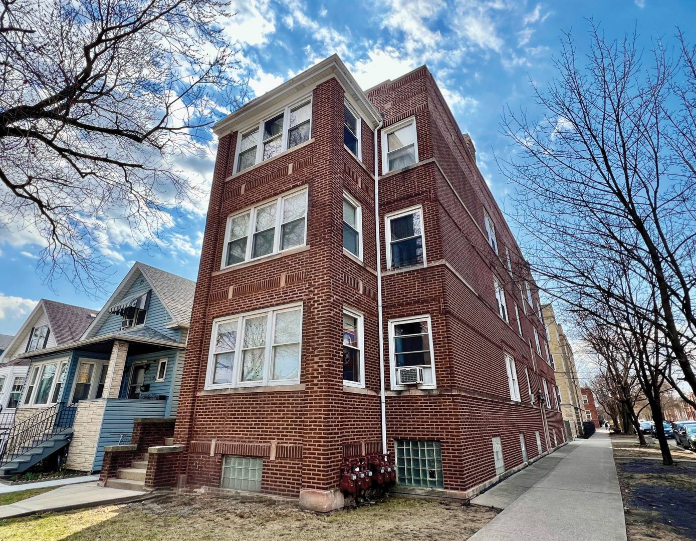 Chicago, IL 60618,4256 N Sawyer AVE