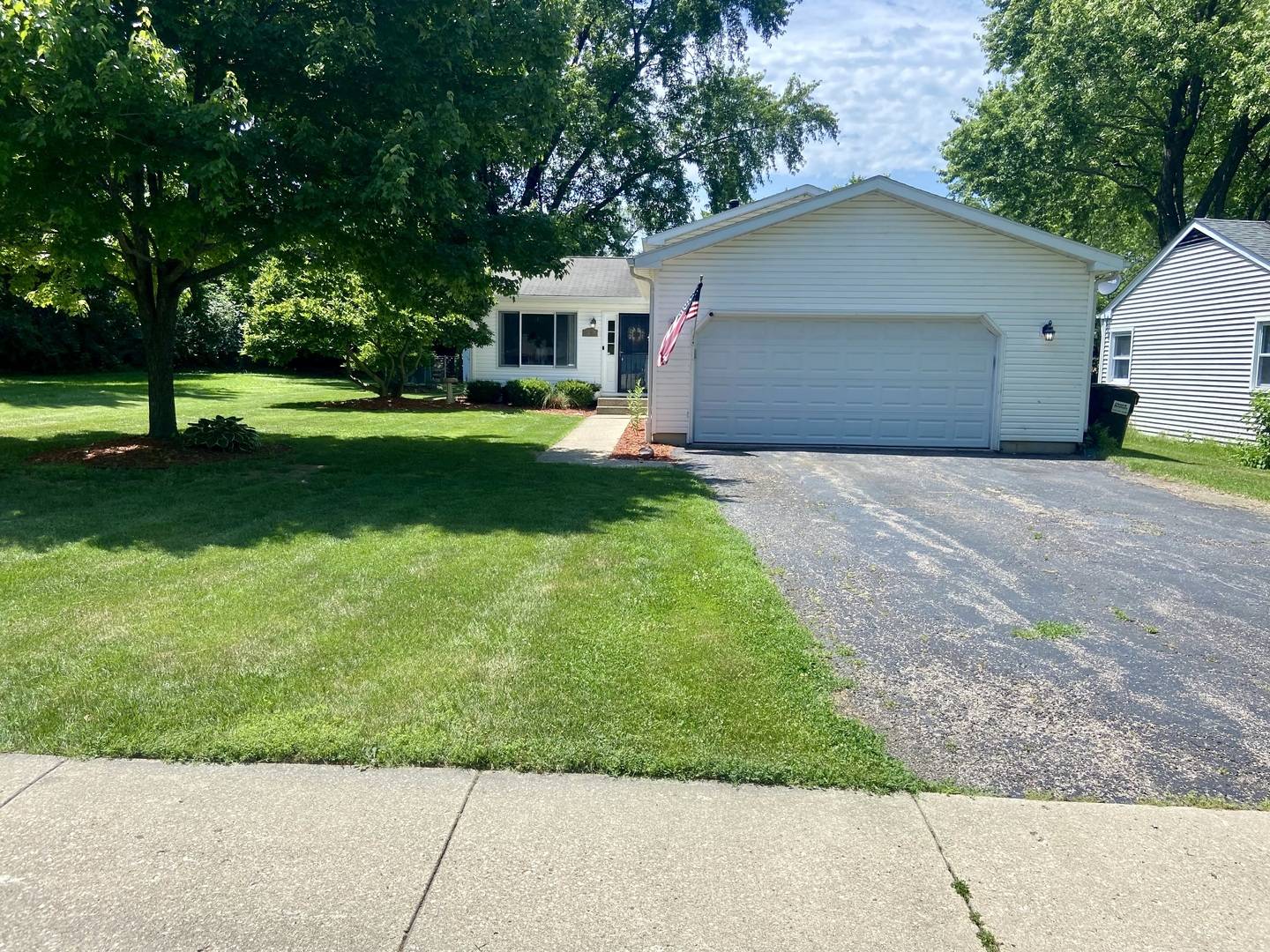 Mchenry, IL 60050,1615 Meadow LN