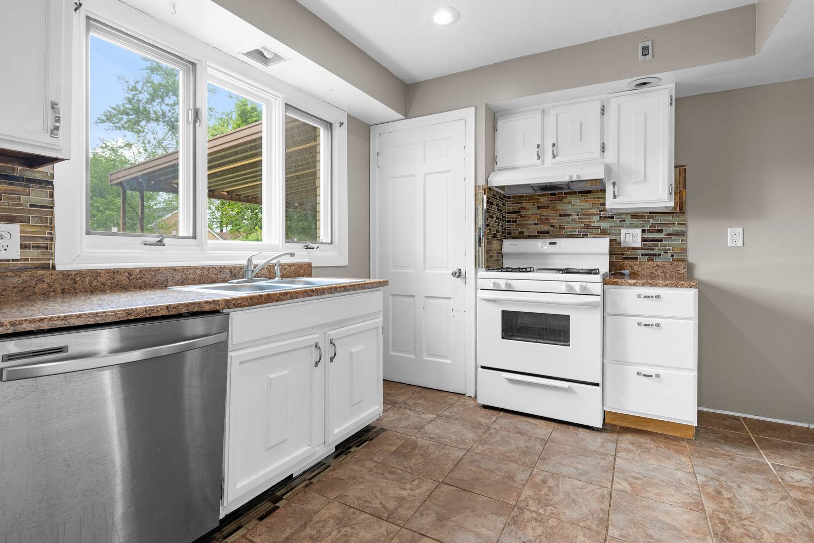 Rockford, IL 61108,2906 Hillside CT