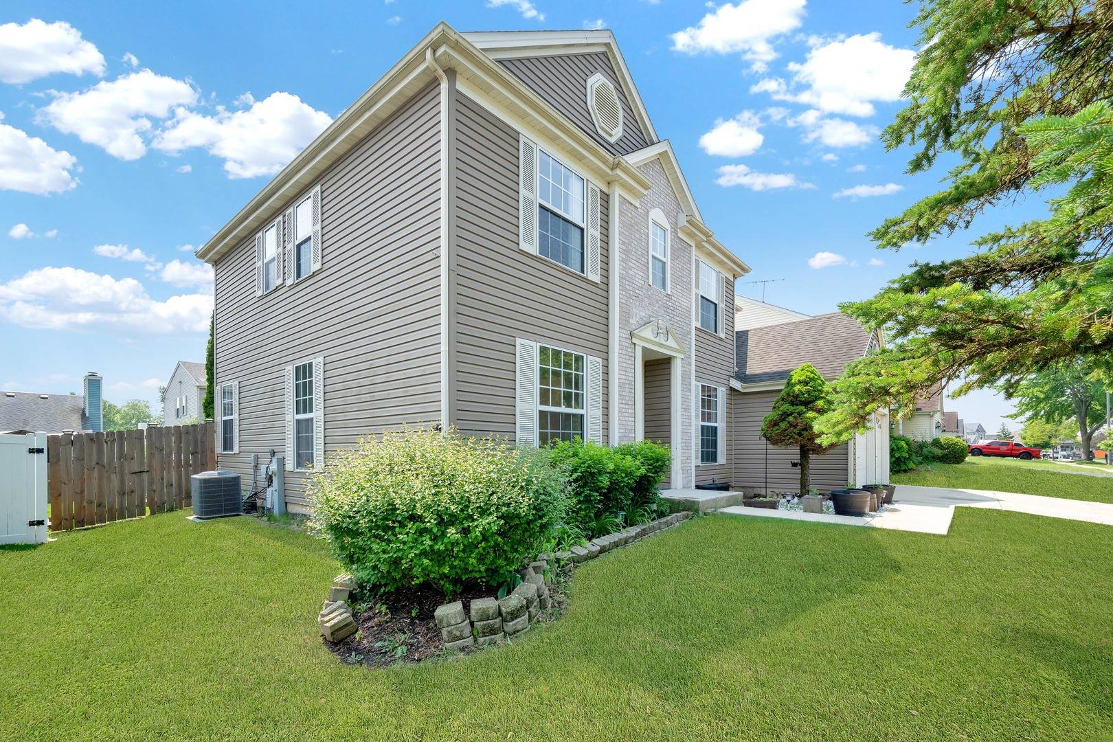 Streamwood, IL 60107,15 Harrison LN