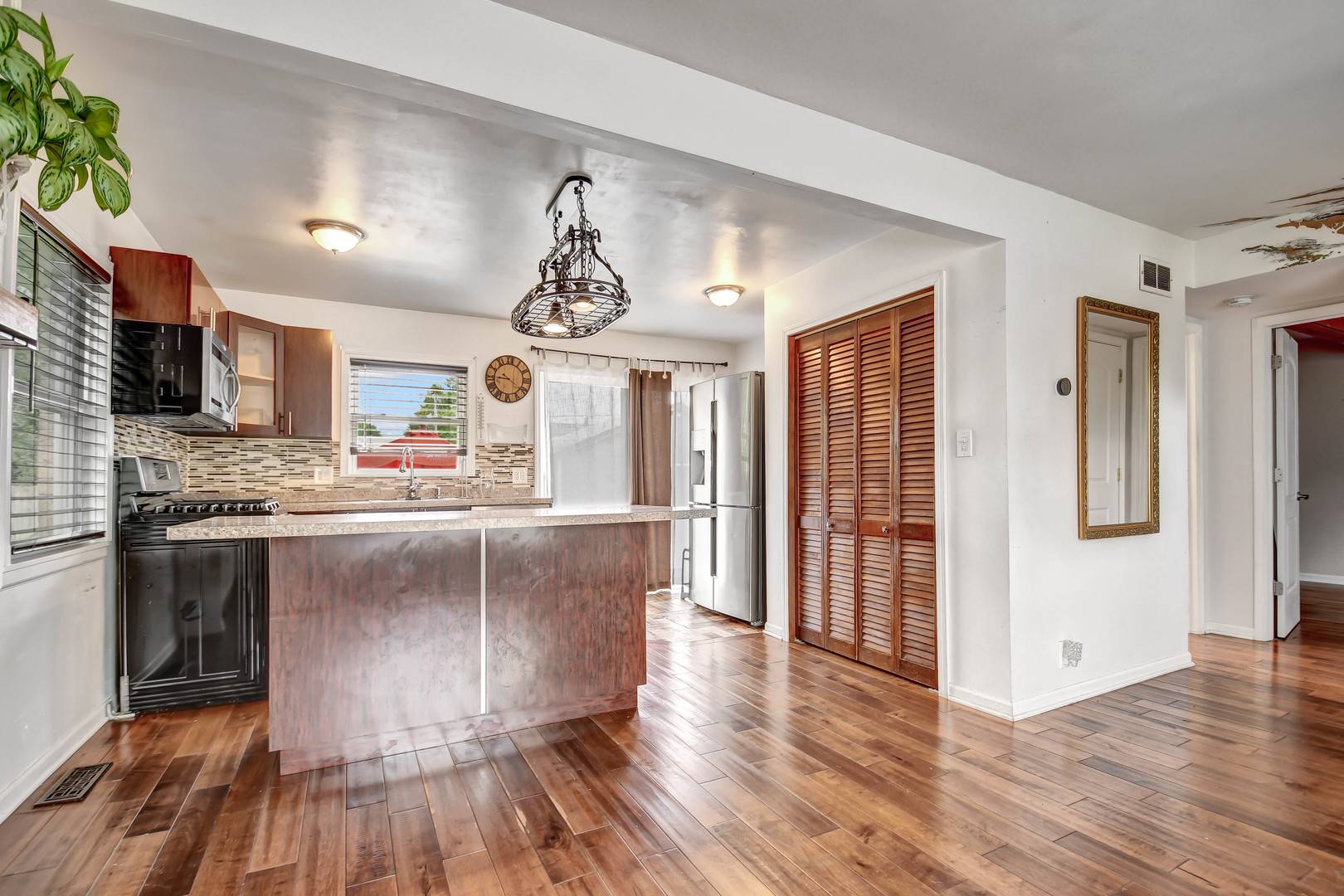 Justice, IL 60458,7912 S 85TH AVE