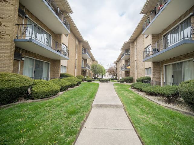 Oak Lawn, IL 60453,10109 S CICERO AVE #302