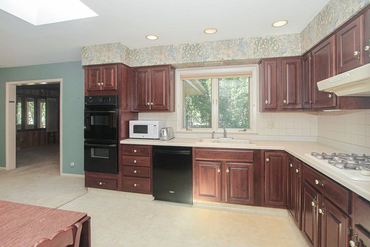 Elgin, IL 60123,2114 Country Knoll LN