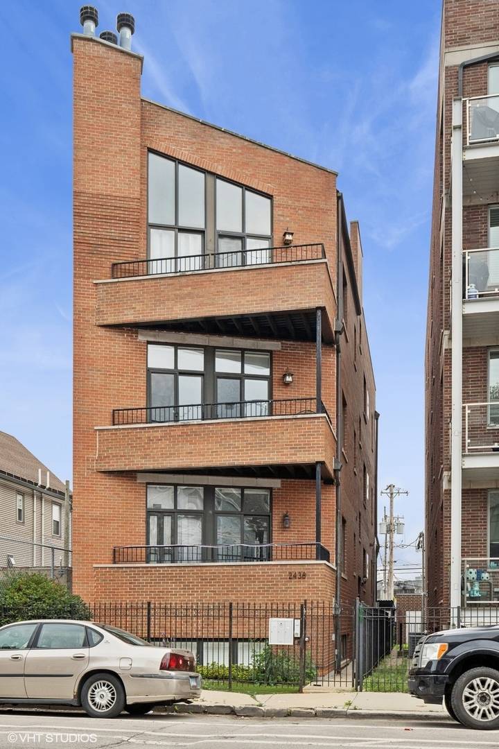 Chicago, IL 60614,2438 N Clybourn AVE #2