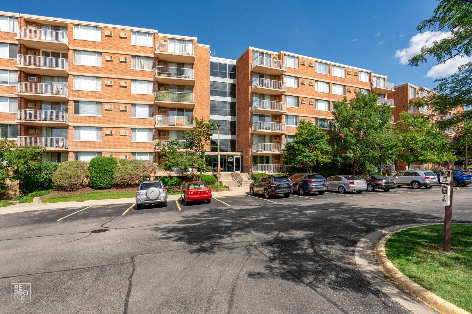 Lombard, IL 60148,2201 S Stewart AVE #4J
