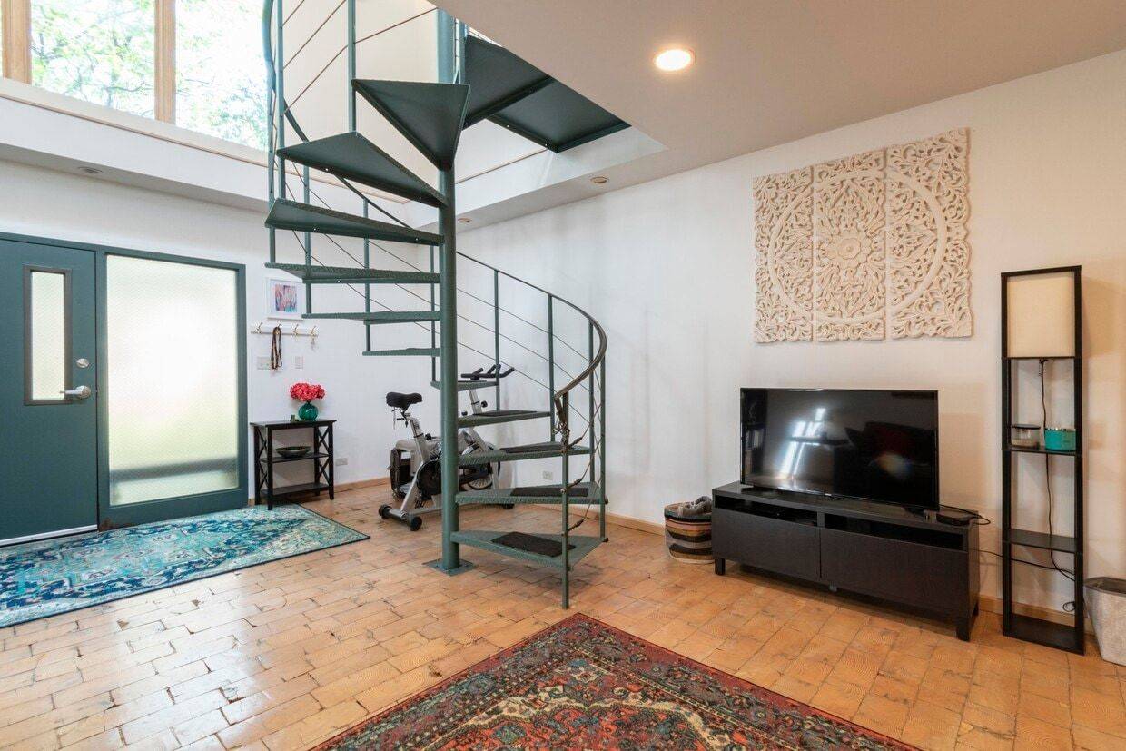 Evanston, IL 60201,2144 Ashland AVE #6