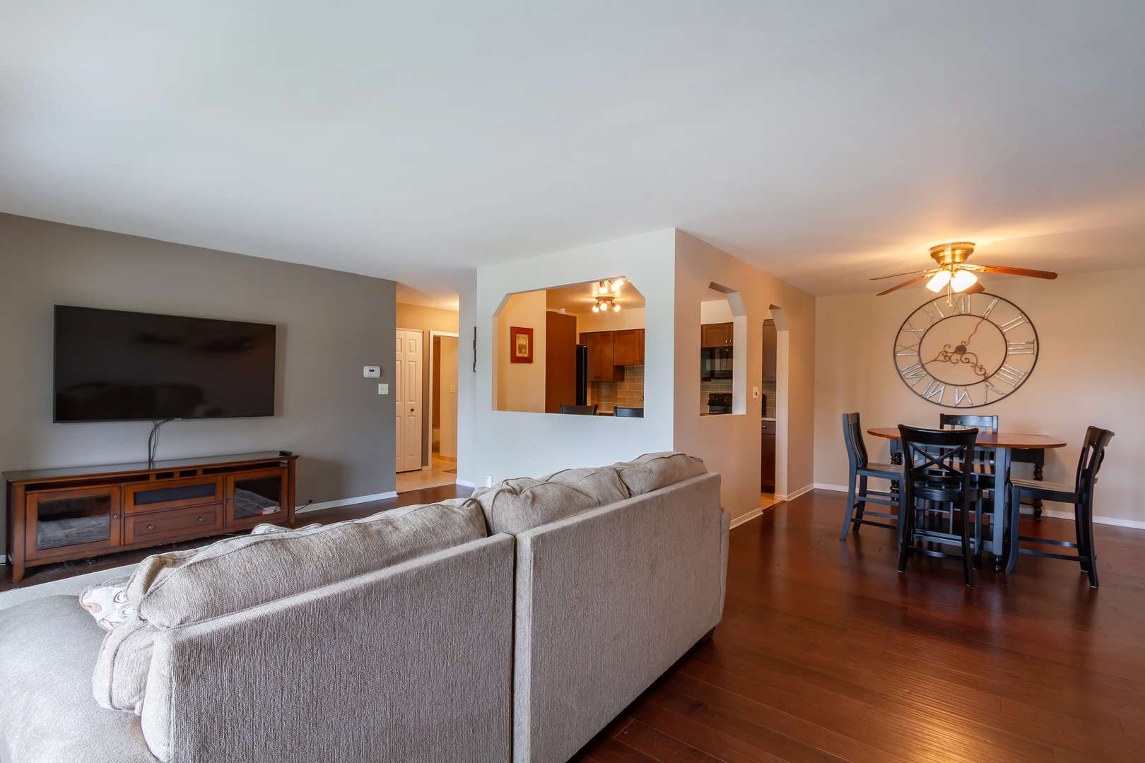 Arlington Heights, IL 60005,1505 E Central RD #211B
