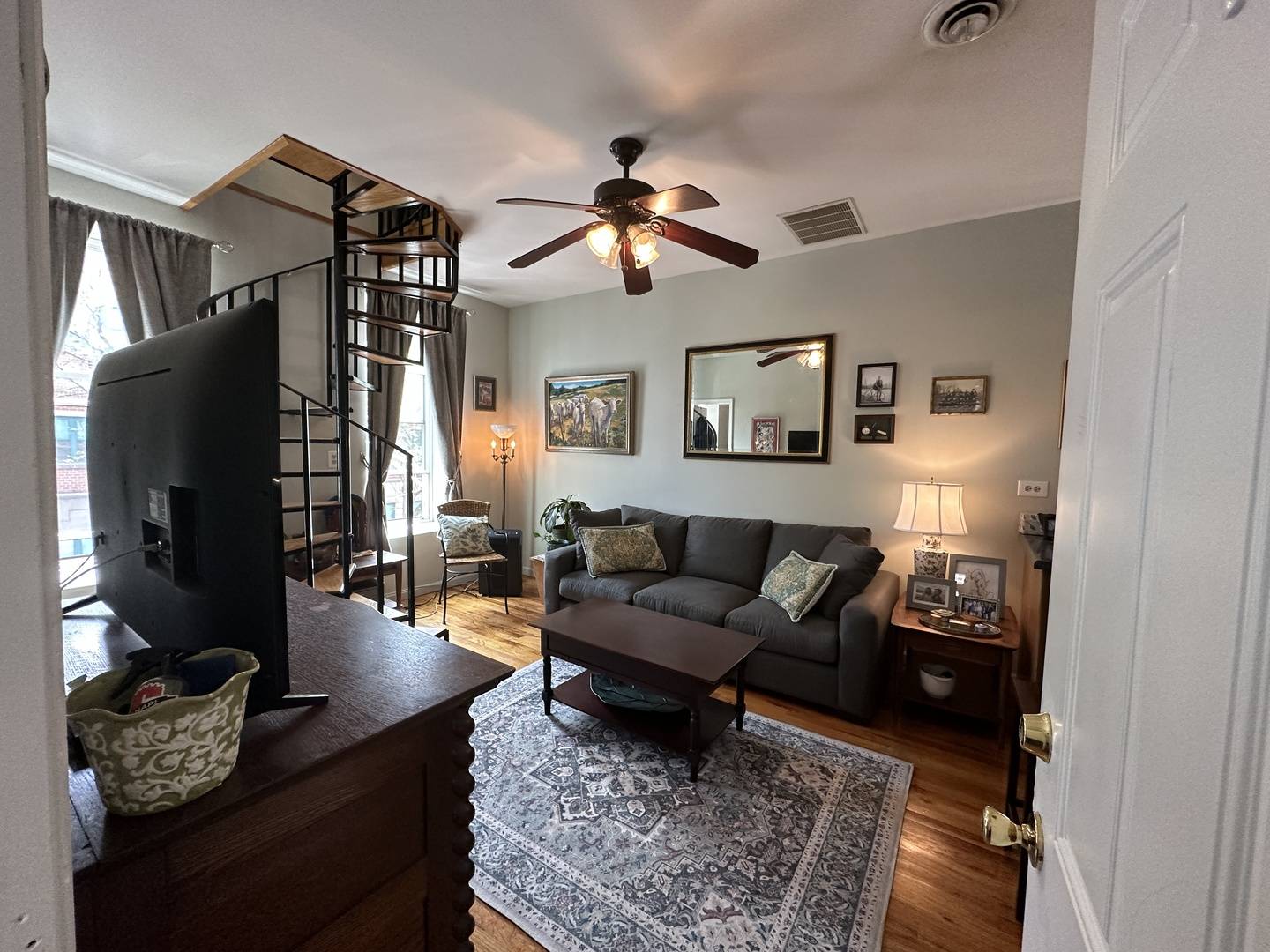 Chicago, IL 60642,1516 N Greenview AVE #3F