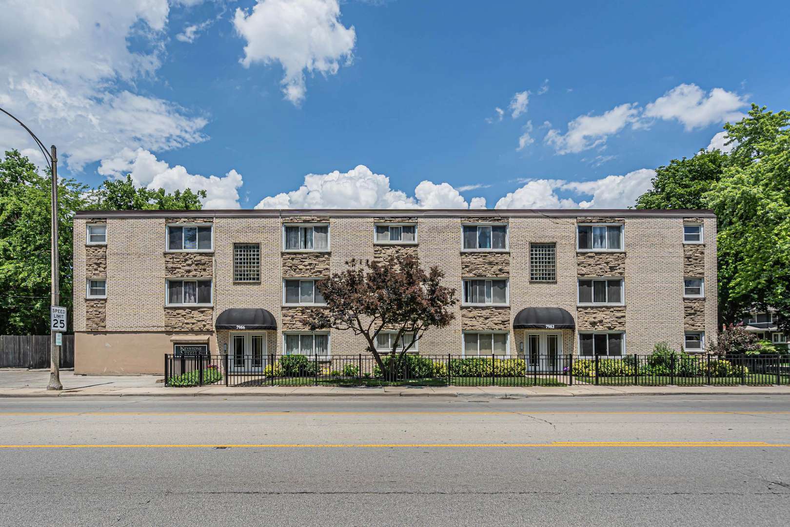 River Forest, IL 60305,7952 MADISON ST #2E